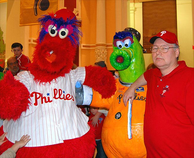 Phillies' Mascot Gets New Spacesuit Thanks to Space Fan